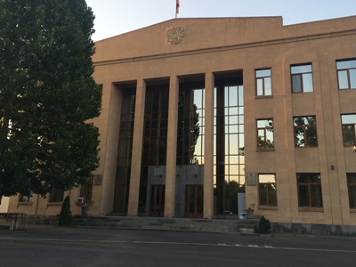 Քոչարյանը եկավ դատարան. կալանքի միջնորդության քննությունը շարունակվում է (վիդեո)