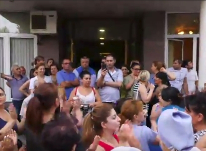 «Սուրբ Գրիգոր Լուսավորիչ» ԲԿ-ում բողոքի ակցիան ավարտվեց. Վաղն առավոտյան քայլերթով կգնան նախարարություն