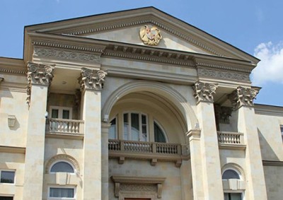 «Իրատես». Փաշինյանի սիրտը չի կտրվում Բաղրամյան 26-ից. «ահավոր խանդում է» Արմեն Սարգսյանին