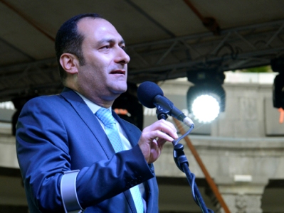 «Հանրապետություն» եւ «Լուսավոր Հայաստանի»-ի  քաղաքապետի թեկնածուն Արտակ Զեյնալյա՞նն է