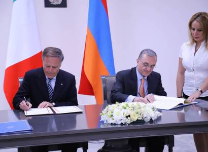 Զոհրաբ Մնացականյանը հանդիպել է Իտալիայի արտաքին գործերի և միջազգային համագործակցության նախարար Էնցո Միլանեզիին