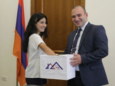 Հայտնի է «Քայլ դեպի տուն» ծրագրի՝ վարչապետի տանը հյուրընկալվող մասնակցի անունը (ֆոտո)