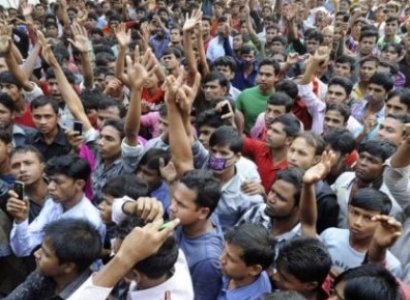 More than 100 protesters injured in clashes with police in Bangladesh