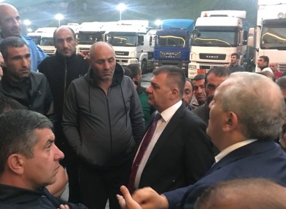 Վերին Լարսում կուտակումների պատճառը զբոսաշրջային հոսքերն են. Աշոտ Հակոբյանը զրուցել է հայ վարորդների հետ