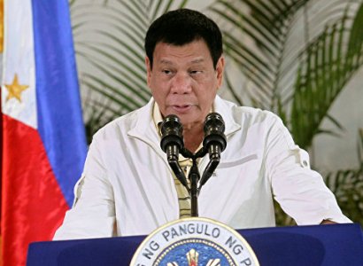 Philippine President Duterte threatens to kill corrupt police