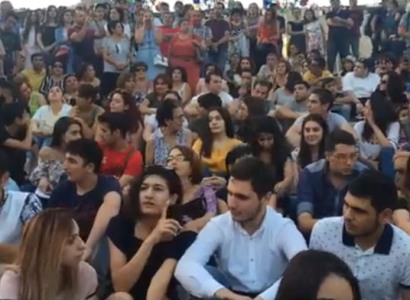 Արայիկ Հարությունյանը հանդիպում է ուսանողների եւ աշակերտների հետ (վիդեո)