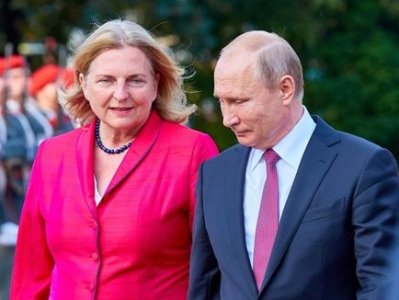 СМИ: Путин привезет на свадьбу главы МИД Австрии казачий хор