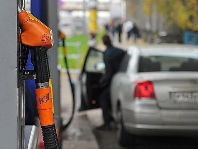 Правительство Венесуэлы начало постепенно повышать цены на бензин