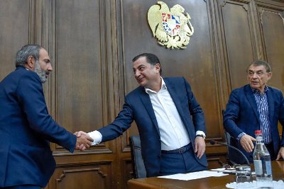 Newspaper: Armenia PM is forced to seek ex-ruling party’s help
