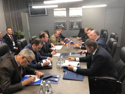 Глава Минобороны Армении и глава компании «Рособоронэкспорт» обсудили вопросы военно-технического сотрудничества