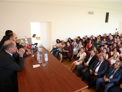 Դպրոցների ուսուցչի եւ տնօրենի թափուր տեղի մրցույթի կարգը կփոխվի. նախարար