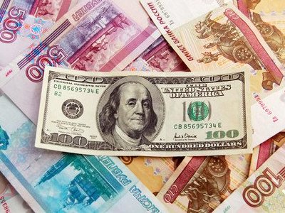 «Блеск» доллара и «нищета» рубля в РФ: Доллар обновил максимум с начала года
