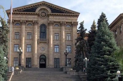 «Հրապարակ». ԱԺ փոխնախագահների համար 4 հատ նոր Toyota Camry ձեռք կբերեն, բայց կարող է՝ չվայելեն