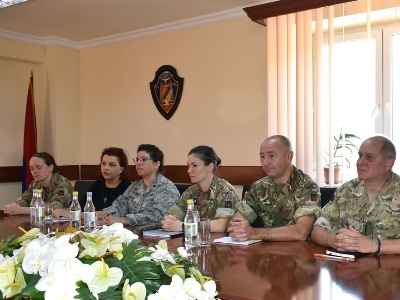 Armenia Military Police chief meets with visiting US, UK army representatives