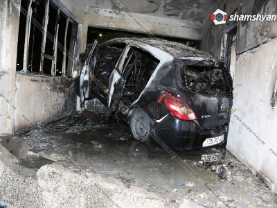 Автомобиль въехал в пост дорожной полиции и загорелся
