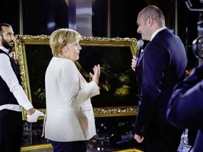 Из  Тбилиси Ангела Меркель уехала с неожиданным подарком