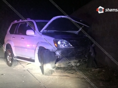 Car hits Armenia village house wall, there are injured