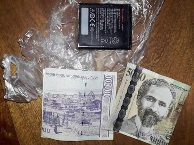 «Նուբարաշեն» ՔԿՀ-ում խուզարկել են կալանավորին տեսակցության եկած որդուն. Գուլպայի մեր բջջայյինի մարտկոց եւ փող են գտել