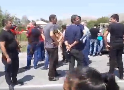 «Ոչինչ չի փոխվել». Շիրակի մարզի խոշորացված Ախուրյան համայնքի գյուղերի բնակիչները փակել են դեպի Վրաստան տանող ճանապարհը