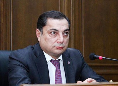 «Բարով մաշի Փաշինյանը». Վահրամ Բաղդասարյանը՝ «Սերժ Սարգսյանի հագով կարված Սահմանադրության» մասին