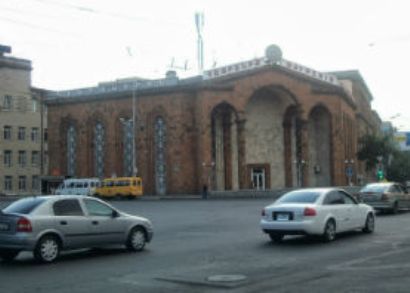 Ինչպե՞ս բեռնաթափել Արշակունյաց պողոտայի եւ Գարեգին Նժդեհի փողոցի խաչմերուկը. կա 4 տարբերակ