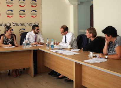 ՄԱԿ ՓԳՀ ներկայացուցիչը Միգրացիոն ծառայությունում քննարկել է Ադրբեջանից բռնի տեղահանվածների խնդիրները