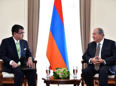 Արմեն Սարգսյանը հանդիպել է Ճապոնիայի արտաքին գործերի նախարարին (ֆոտո)