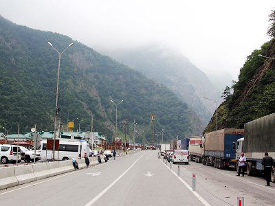 Armenian minister: No political reason behind problems with Upper Lars checkpoint