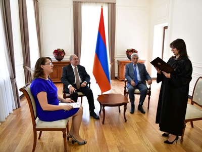 ՀՀ նախագահի նստավայրում տեղի է ունեցել նորանշանակ դատավորի երդման արարողությունը (ֆոտո)