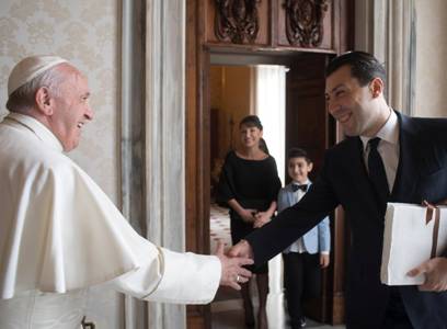 Outgoing Armenia ambassador to Holy Land bids farewell to Pope (PHOTO)