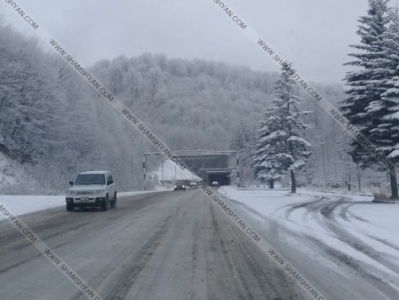 Լոռիում առատ ձյուն է տեղացել. դժվարանցանելի է Վանաձոր-Ստեփանավան ճանապարհը՝ ոլորանների հատվածում (ֆոտո)