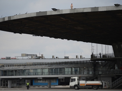 Armenia man who died under airplane chassis at Moscow airport wanted to get into it and fly