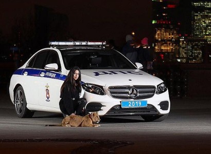 Московский бизнесмен-армянин объяснил скандальные фото дочери со львенком и патрульной машиной