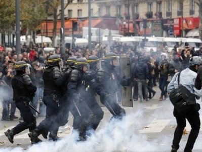 Ցույցերի պատճառով 7 ոստիկան է տուժել. բախումներ Փարիզում (տեսանյութ)