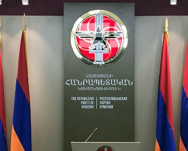 «Հրապարակ». «Գնալու եմ չոքեմ, աղաչեմ». ՀՀԿ-ն հաշվում է իր շանսերը. «աբիժնիկ» Մհերն ու Նեմեցի շրջապատը