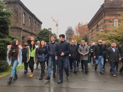 ‘We’ bloc leaders attend church service in Etchmiadzin