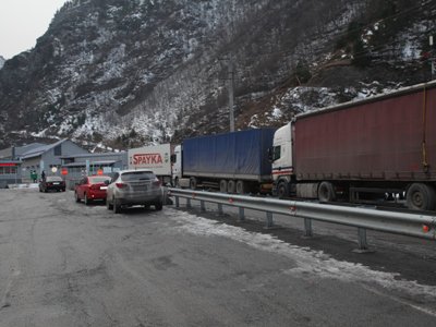 Լարսը բաց է. ռուսական կողմում կուտակված է 320 բեռնատար
