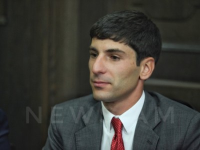 Արարատի մարզպետի վարորդը մարզպետի ներկայությամբ «Իմ քայլի» շտաբում հարվածներ է հասցրել 39-ամյա քաղաքացուն