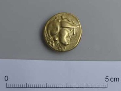 В древней могиле нашли золотой дубликат монеты Александра Великого