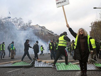 В ходе акций протеста во Франции задержаны более 1300 человек