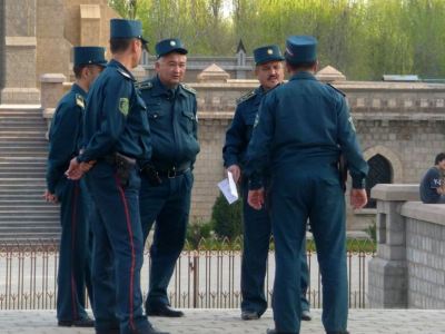 Узбекские милиционеры поклялись на Коране не брать взятки