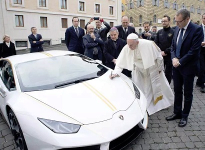 Lamborghini Папы римского розыграют в лотерею