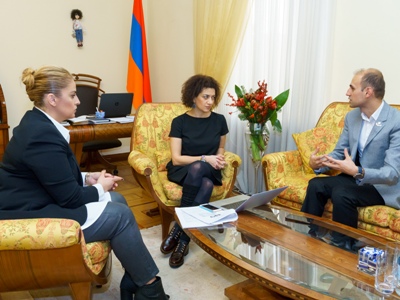 Armenian acting PM’s spouse meets Anna Kara Loans founder