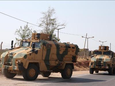 Turkey deploys armored vehicles to Syrian border