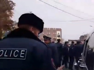 2 detained during “New Armenia, New Catholicos” action in Etchmiadzin