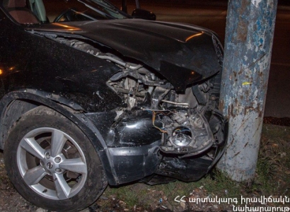 «Mercedes»-ը բախվել է արտաքին լուսավորման սյանը․ վարորդը հոսպիտալացվել է