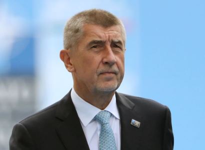 Премьер-министр Чехии запретил сотрудникам аппарата кабмина использовать телефон Huawei