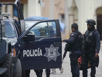 В Мексике требующие зарплат врачи захватили в заложники жену губернатора