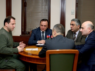 Դավիթ Տոնոյանն ընդունել է «Հայ վիրավոր հերոսներ հիմնադրամի» ներկայացուցիչներին