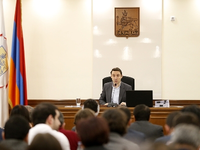 «Ելք»-ի 55 հազար դրամի շնորհիվ դուք դարձաք քաղաքապետ». «Ես նույնը անվճար եմ արել». Լեզվակռիվ ավագանիում